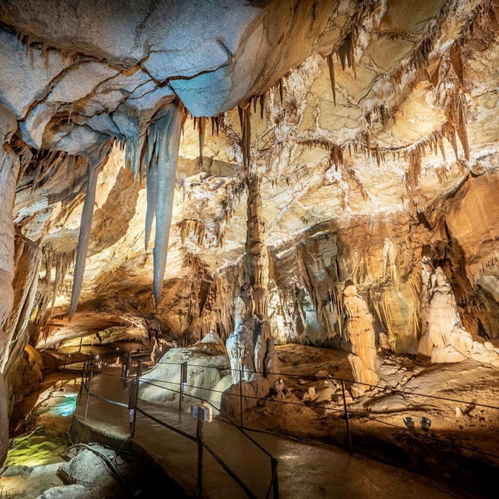 grotte de la cocalière en Ardèche