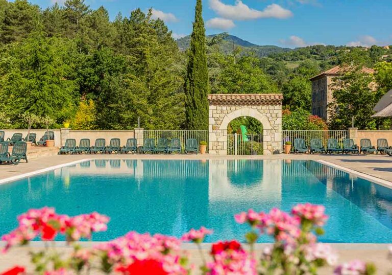 Piscine chauffée Ardèche Domaine les Ranchisses