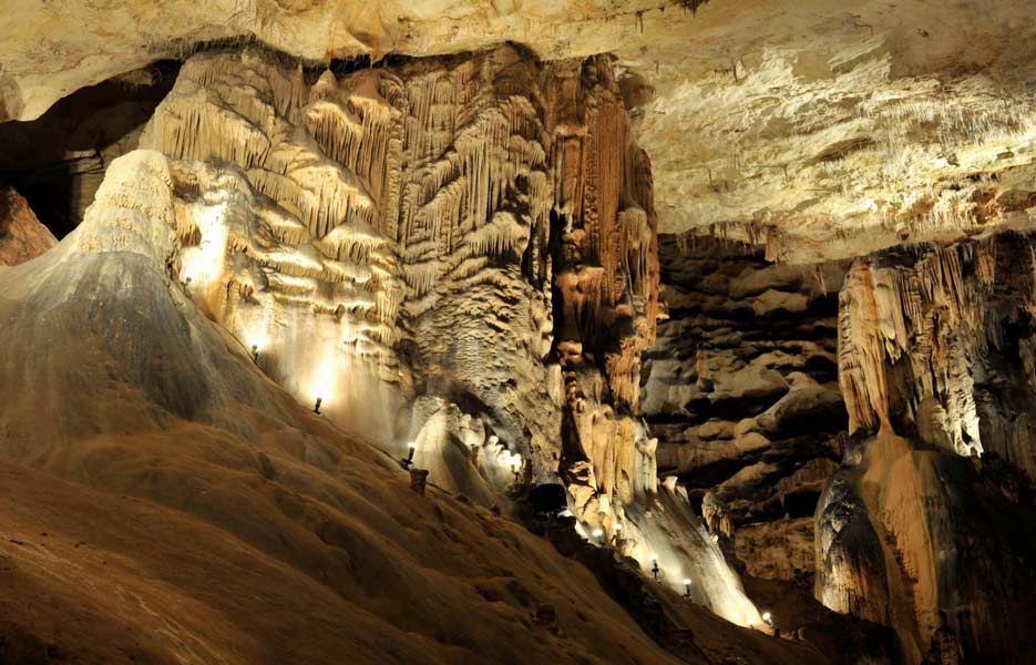 decouvrir grotte saint marcel