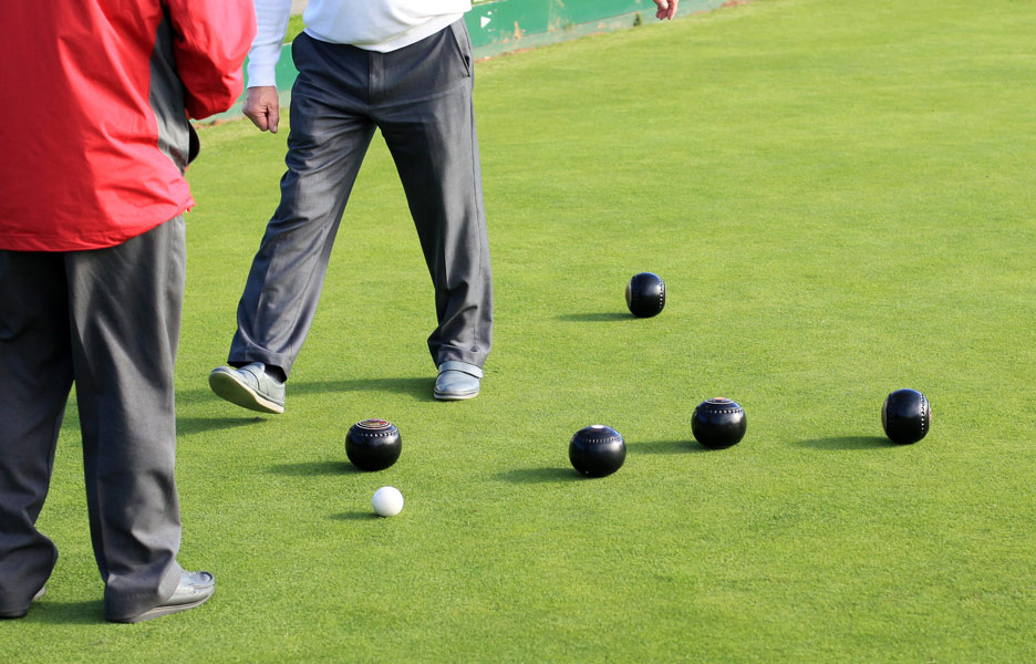 jouer lawn bowl ardeche
