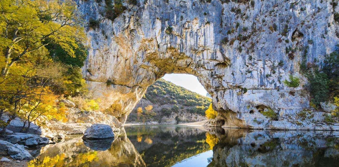L'arche naturelle du Pont d'Arc à Vallon-Pont-d'Arc