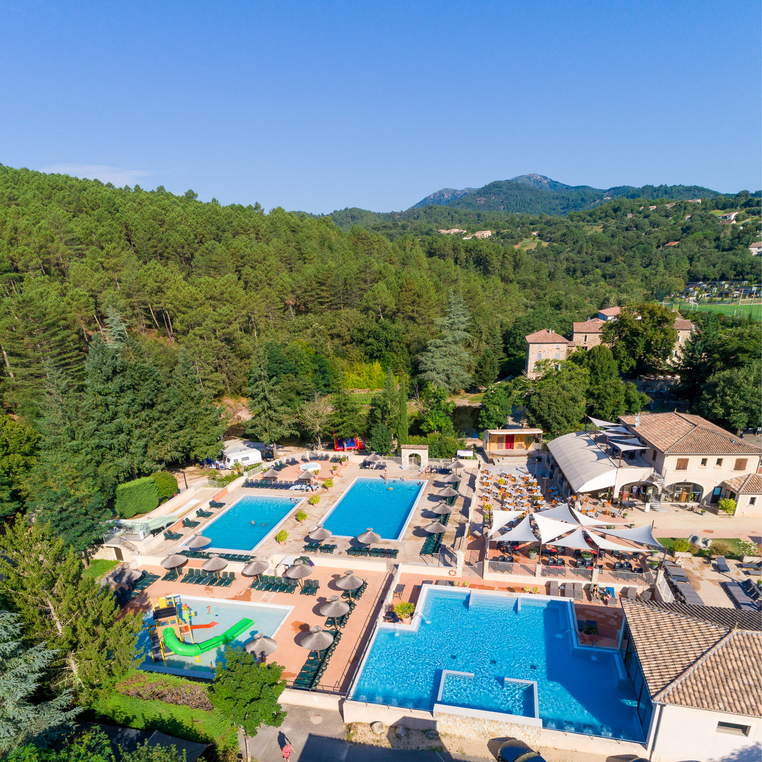 hotel avec piscine balazuc