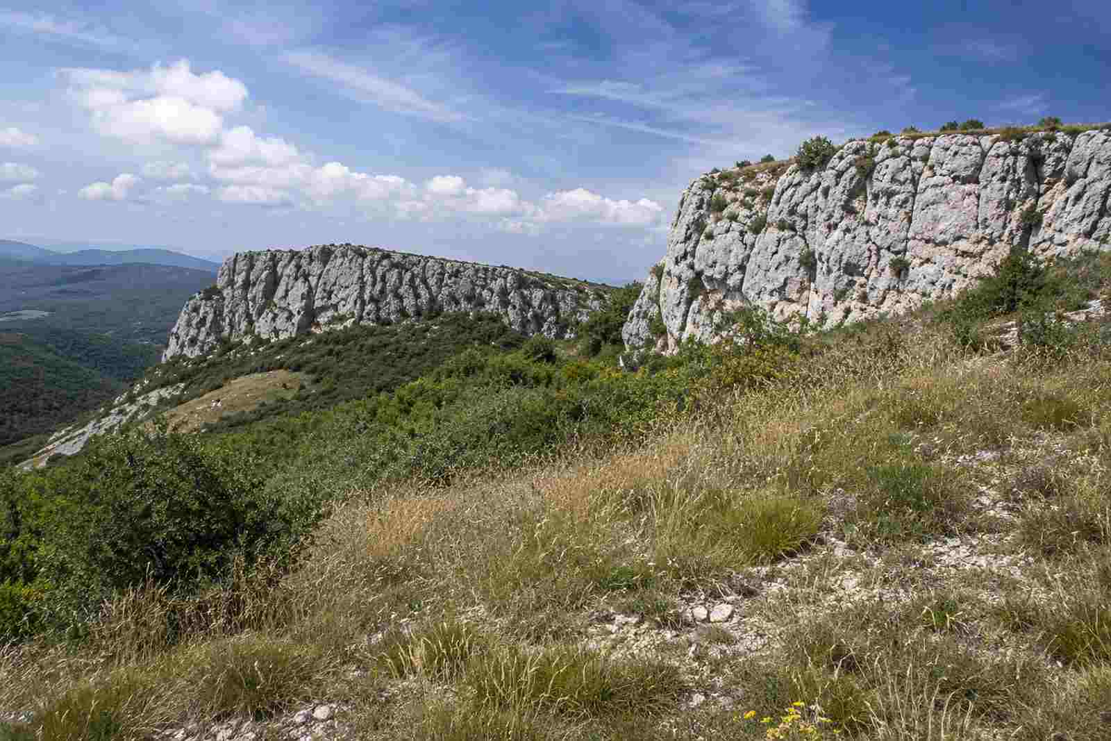 Falaises calcaires de la Dent de Rez, site Natura 2000 Basse Ardèche urgonienne